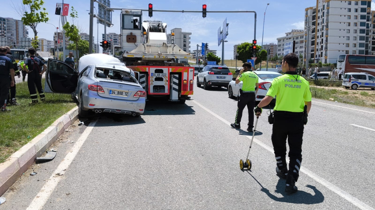 Siirt'te vince çarpan otomobilin sürücüsü hayatını kaybetti