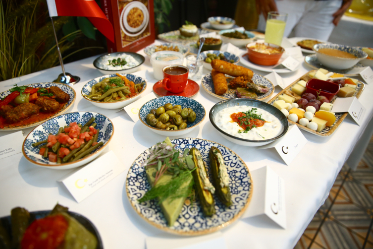 Ege Üniversitesi Azerbaycan'da Ege mutfağını tanıttı