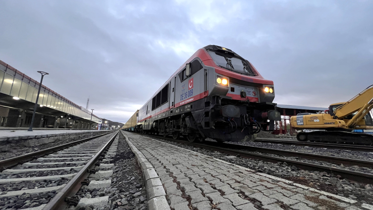 Bakü-Tiflis-Kars demiryolu hattı yeniden açıldı