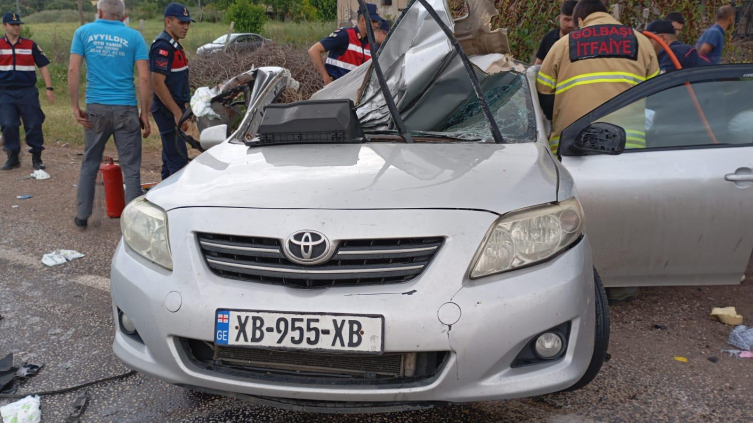 Adıyaman'da tırla çarpışan otomobildeki 2 kişi öldü, 3 kişi yaralandı