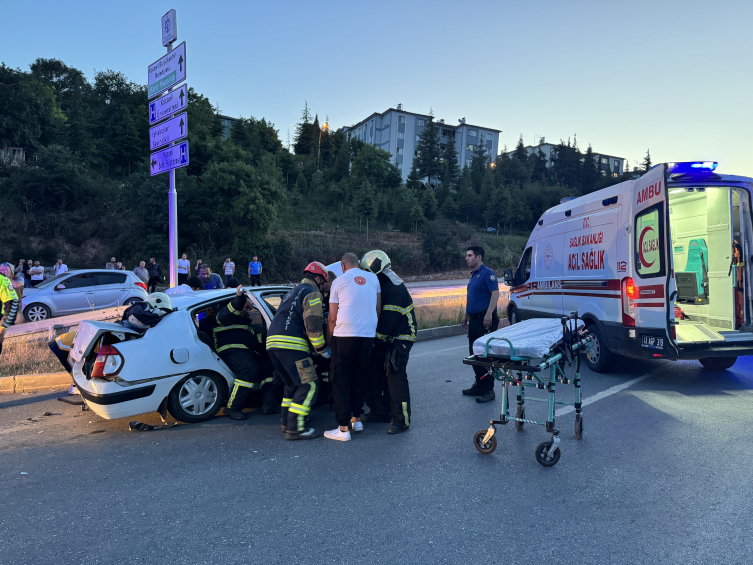 Kocaeli'deki trafik kazasında 4 kişi yaralandı
