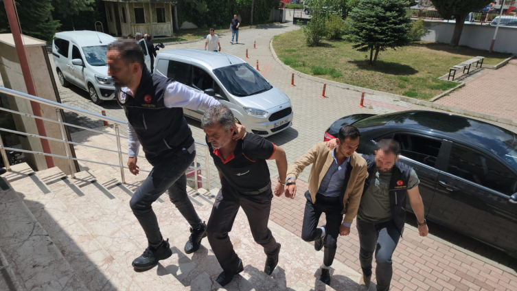 Konya'da uyuşturucu operasyonunda 3 zanlı tutuklandı