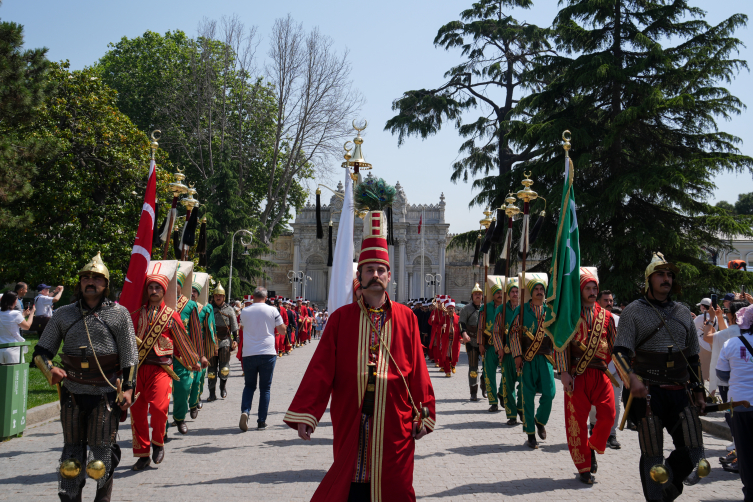 Mehteran Birliği yaz dönemi gösterileri Dolmabahçe'de başladı