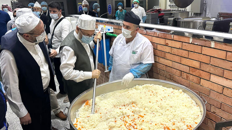Hacı adayları için günlük 30 bin kişilik yemek hazırlanıyor