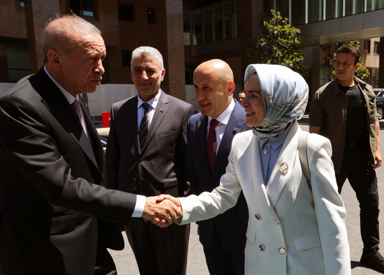 Erdoğan: İhracatçılarımız için döviz bozdurma zorunluluğunu yüzde 30'a indirdik