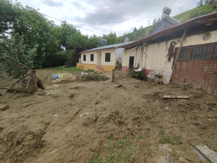 Sivas'ta heyelan nedeniyle 5 ev tahliye edildi