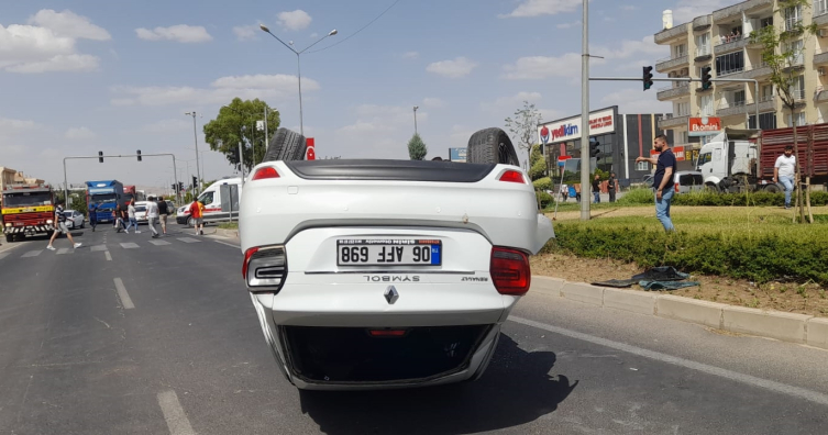 Mardin'de iki otomobilin çarpıştığı kazada 6 kişi yaralandı