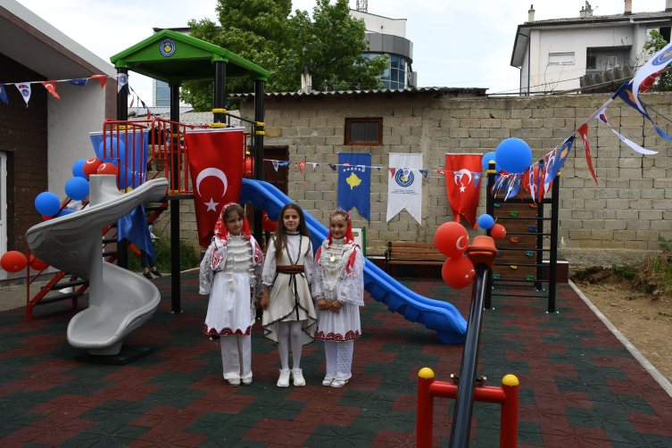 Mehmetçik'ten Kosovalı çocuklara oyun parkı