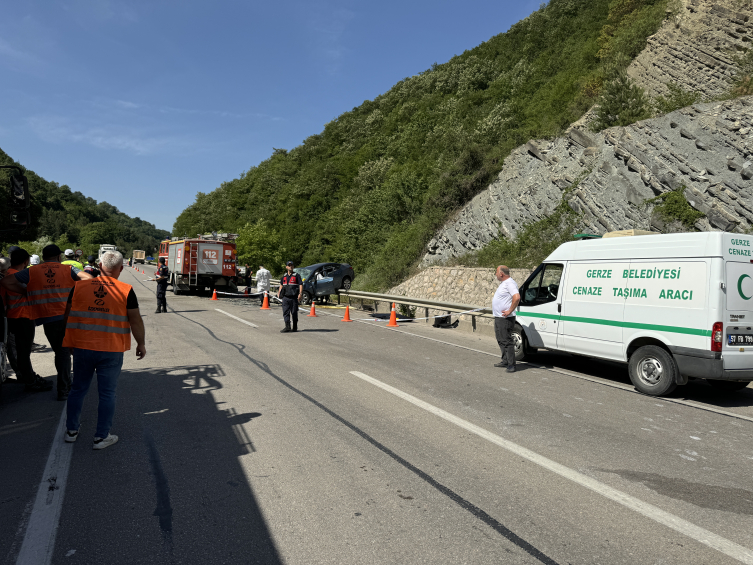 Sinop'ta otomobille hafif ticari araç çarpıştı: 4 ölü, 2 yaralı