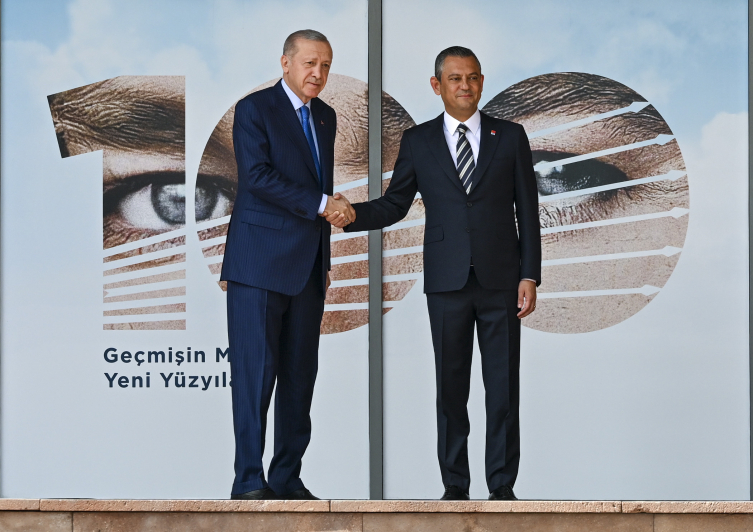 Cumhurbaşkanı Erdoğan Özgür Özel'e iadeiziyarette bulundu