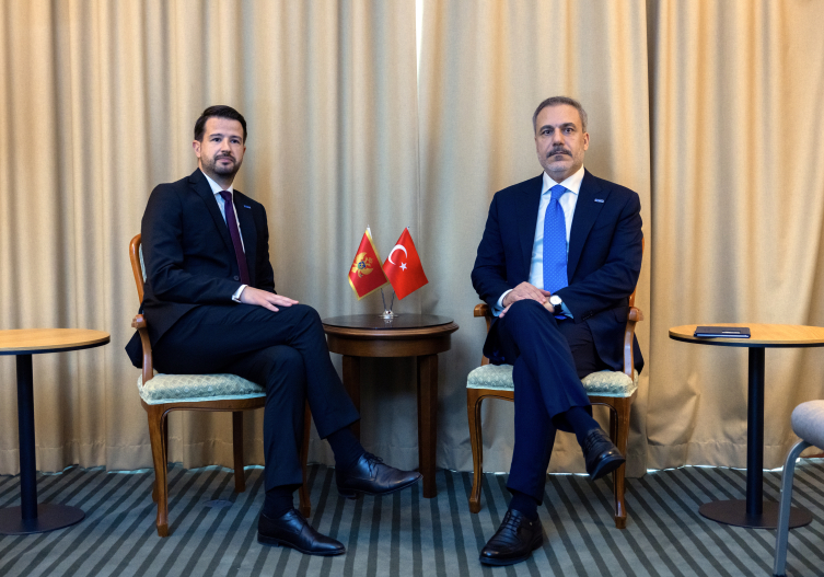 Dışişleri Bakanı Fidan Üsküp'te Karadağ Cumhurbaşkanı Milatovic ile görüştü