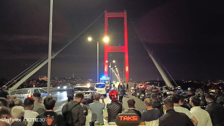 15 Temmuz Şehitler Köprüsü'nde şüpheli araç: Köprü trafiğe kapatıldı