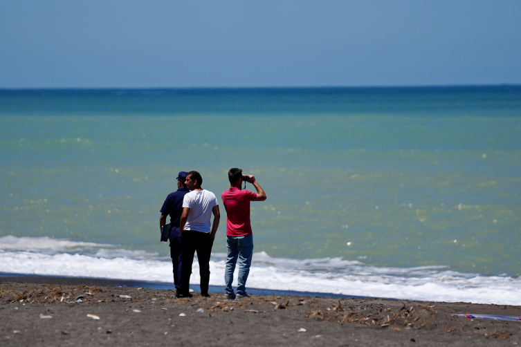 Düzce'de boğulma tehlikesi geçiren 4 kişi kurtarıldı: Kaybolan genç aranıyor