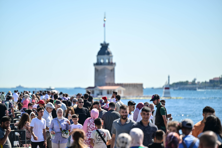 İstanbul'un tarihi ve turistik yerlerinde bayram yoğunluğu