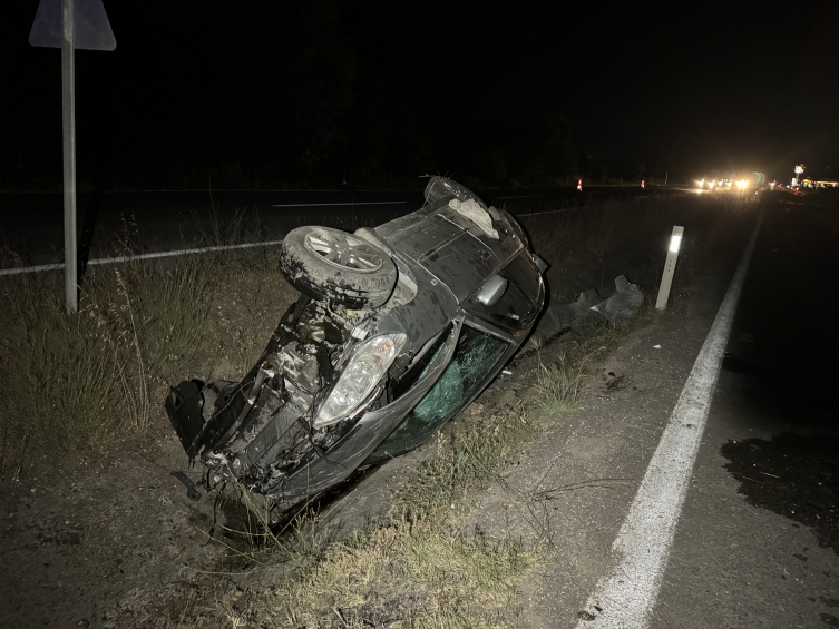 Kastamonu'da devrilen otomobildeki baba ve oğlu yaralandı