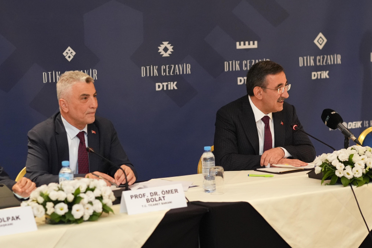 Cumhurbaşkanı Yardımcısı Yılmaz, Cezayir'deki Türk İş Dünyası Buluşması'nda konuştu