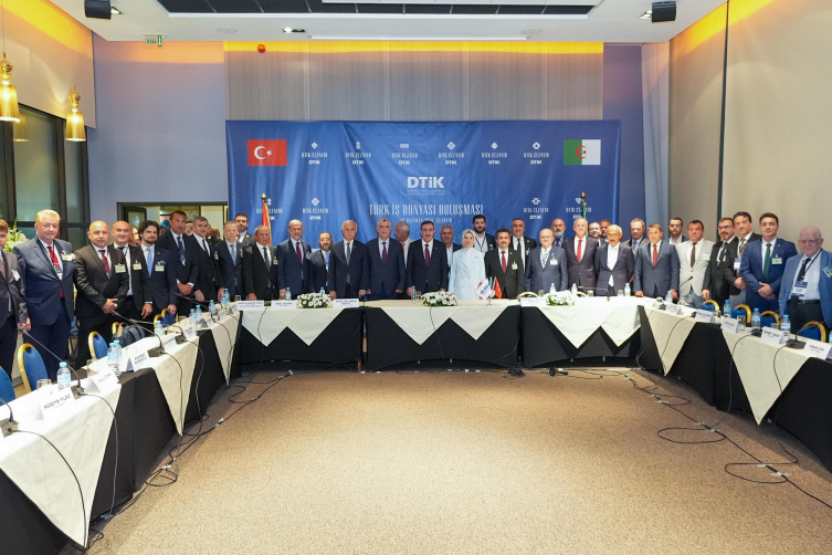 Bakanı Göktaş, Cezayir'deki Türk İş Dünyası Buluşması'na katıldı
