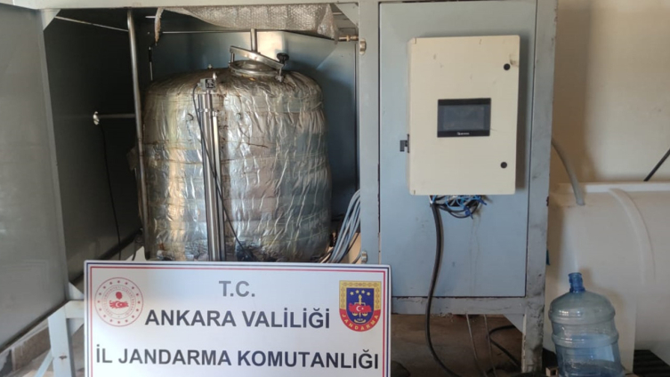 Ankara'da 5 bin 760 litre etil alkol ele geçirildi
