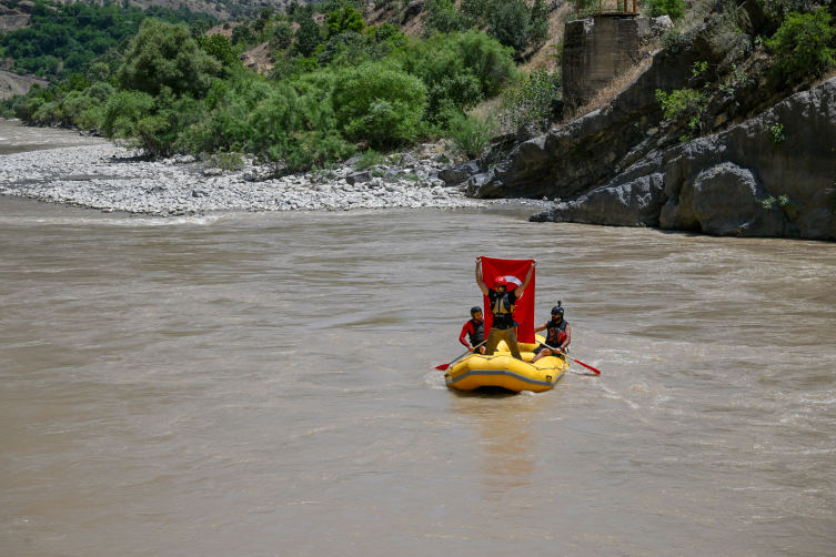Çukurca'daki festivalde rafting ve off-road heyecanı