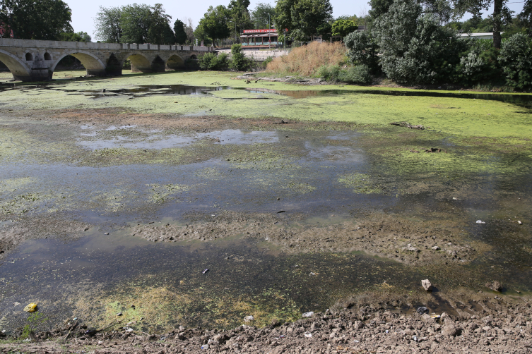 Tunca Nehri'nin bazı bölümlerini kuraklık vurdu