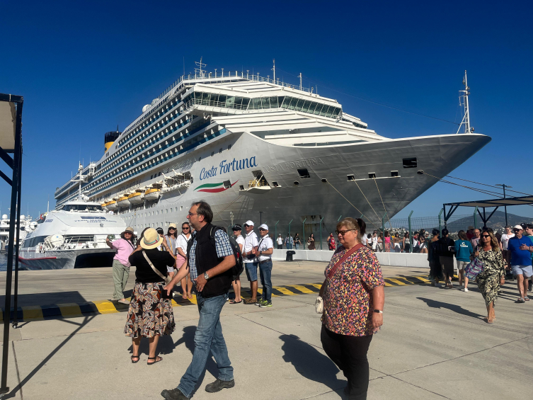 Bodrum'a 'Costa Fortuna' kruvaziyeriyle 3 bin turist geldi