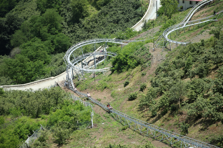 Ordu'da turistler dağ kızağı heyecanı yaşıyor