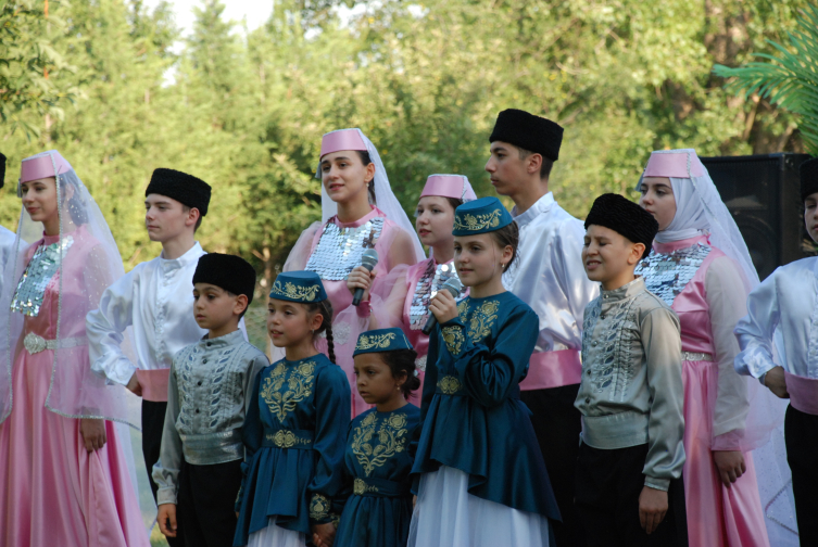 Huzurevi sakinleri ve çocuklar savaş mağduru çocuklarla buluştu