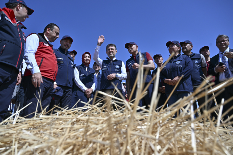 Bakan Yumaklı yerli ve milli buğday çeşitlerinin hasadına katıldı