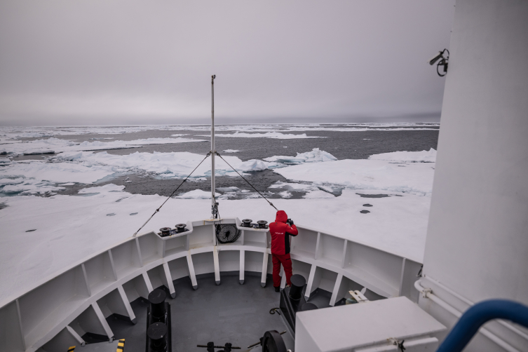 Türk bilim insanları Kuzey Kutbu'ndaki deniz buzu hattına vardı