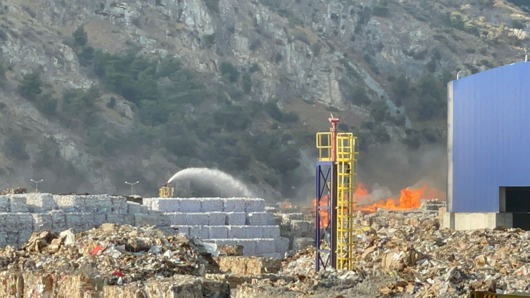 Aydın'da kağıt fabrikasında yangın