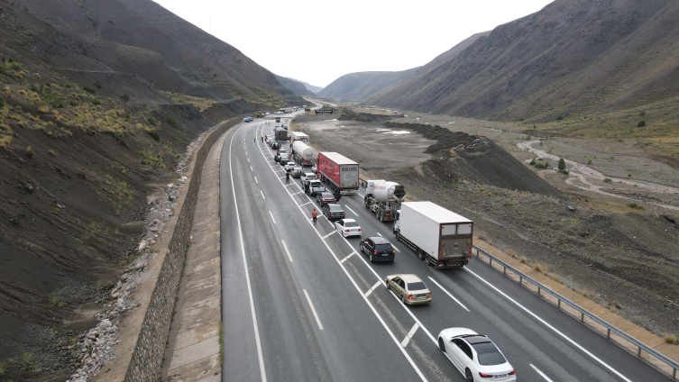 Erzincan-Sivas kara yolunda heyelan