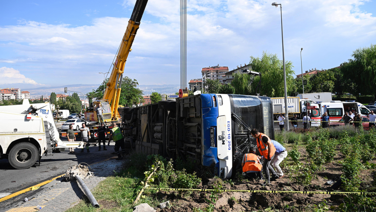 Ankara'da EGO otobüsü devrildi: 5 yaralı