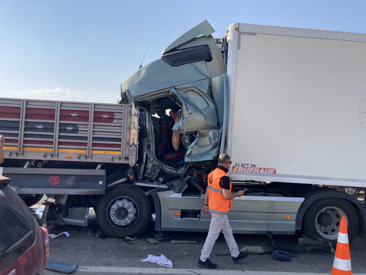 Gaziantep'te 7 araç zincirleme kaza yaptı