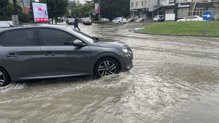 Bolu'da alt geçitleri su bastı