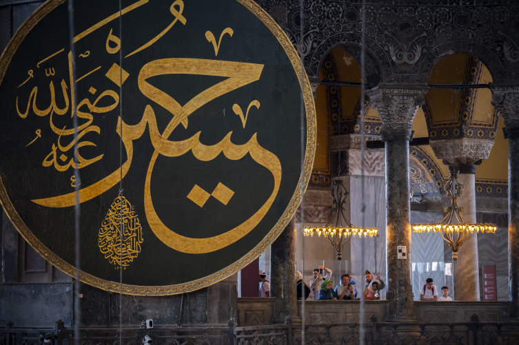 Ayasofya ziyaretçi akınına uğradı