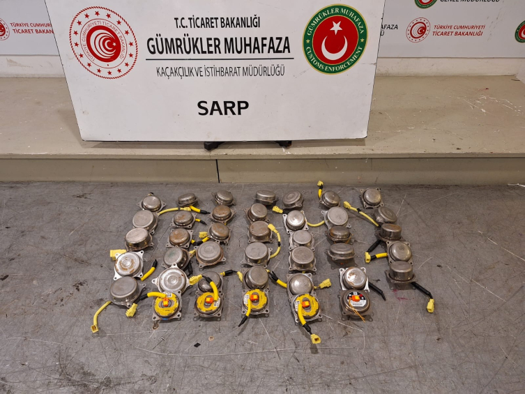 Kaçakçılıklara göz açtırılmıyor: Çok sayıda elektronik sigara ve oto yedek parçaya el konuldu