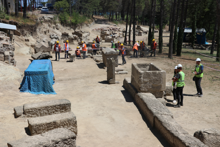 Tios Antik Kenti'nde Roma dönemine ait nekropol alanı gün ışığına kavuşuyor