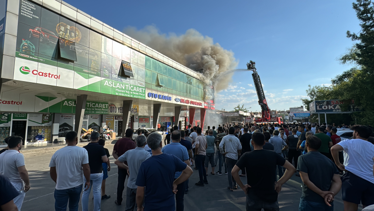 Diyarbakır'da sanayi sitesinde yangın