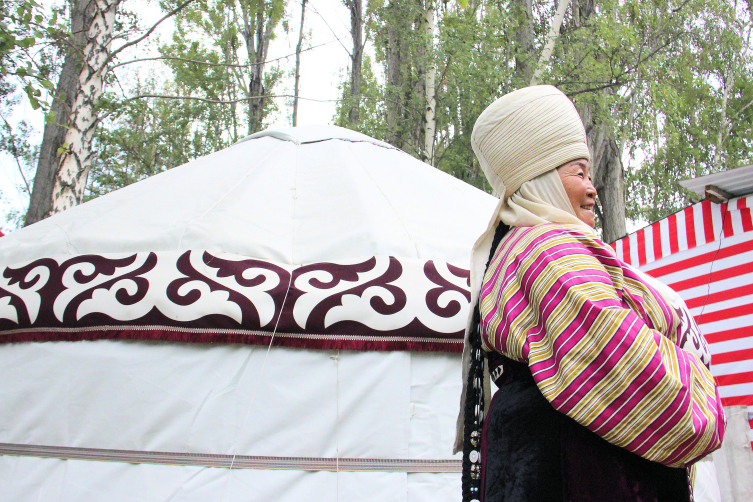 Kyrgyz women's legacy from the past: Eleçek