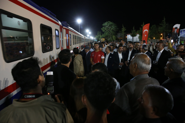 Turistik Tatvan Treni ikinci seferinde Tatvan'a ulaştı