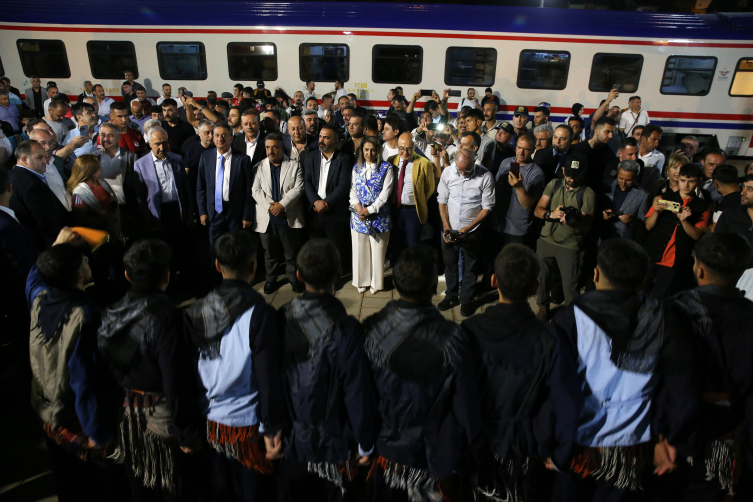 Turistik Tatvan Treni ikinci seferinde Tatvan'a ulaştı