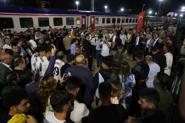 Turistik Tatvan Treni ikinci seferinde Tatvan'a ulaştı