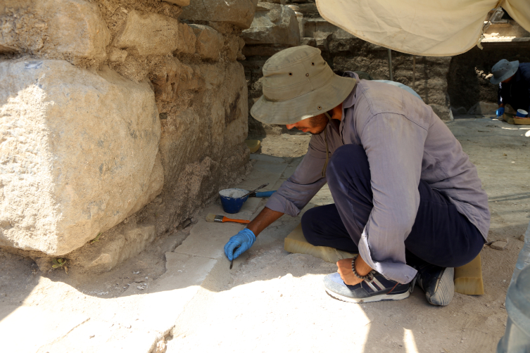 Stratonikeia Antik Kenti'nde 1414 yıllık sütunlar eski ihtişamına kavuşturulacak