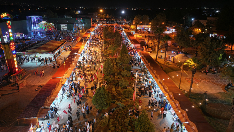 "Kahramanmaraş Geleneksel Ağustos Fuarı"nı 3 günde 150 bin kişi ziyaret etti