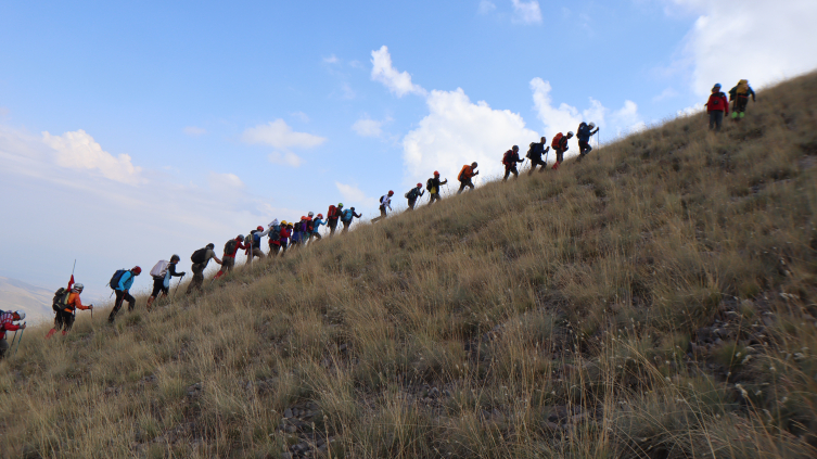 Turizme açılan Küçük Ağrı Dağı'nda "Üç Ülke Tek Zirve"de buluştu