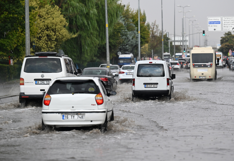 Ankara'da sağanak etkili oldu