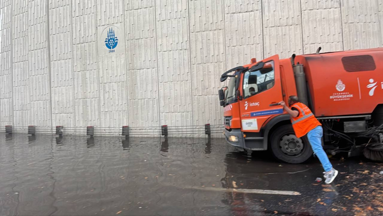 İstanbul'da sağanak etkili oldu