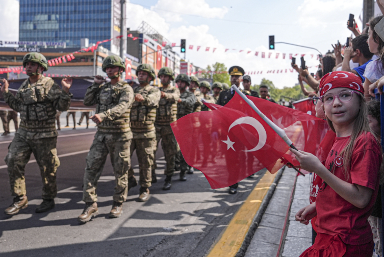 Ankara'da resmi geçit töreni düzenlendi