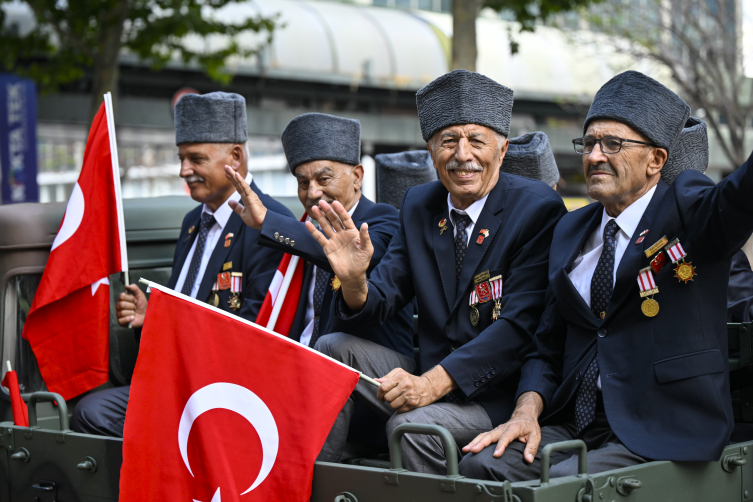 Ankara'da resmi geçit töreni düzenlendi