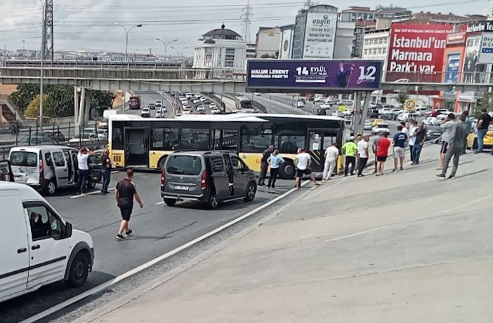 İETT otobüsü kaza yaptı, Edirne istikameti trafiğe kapandı